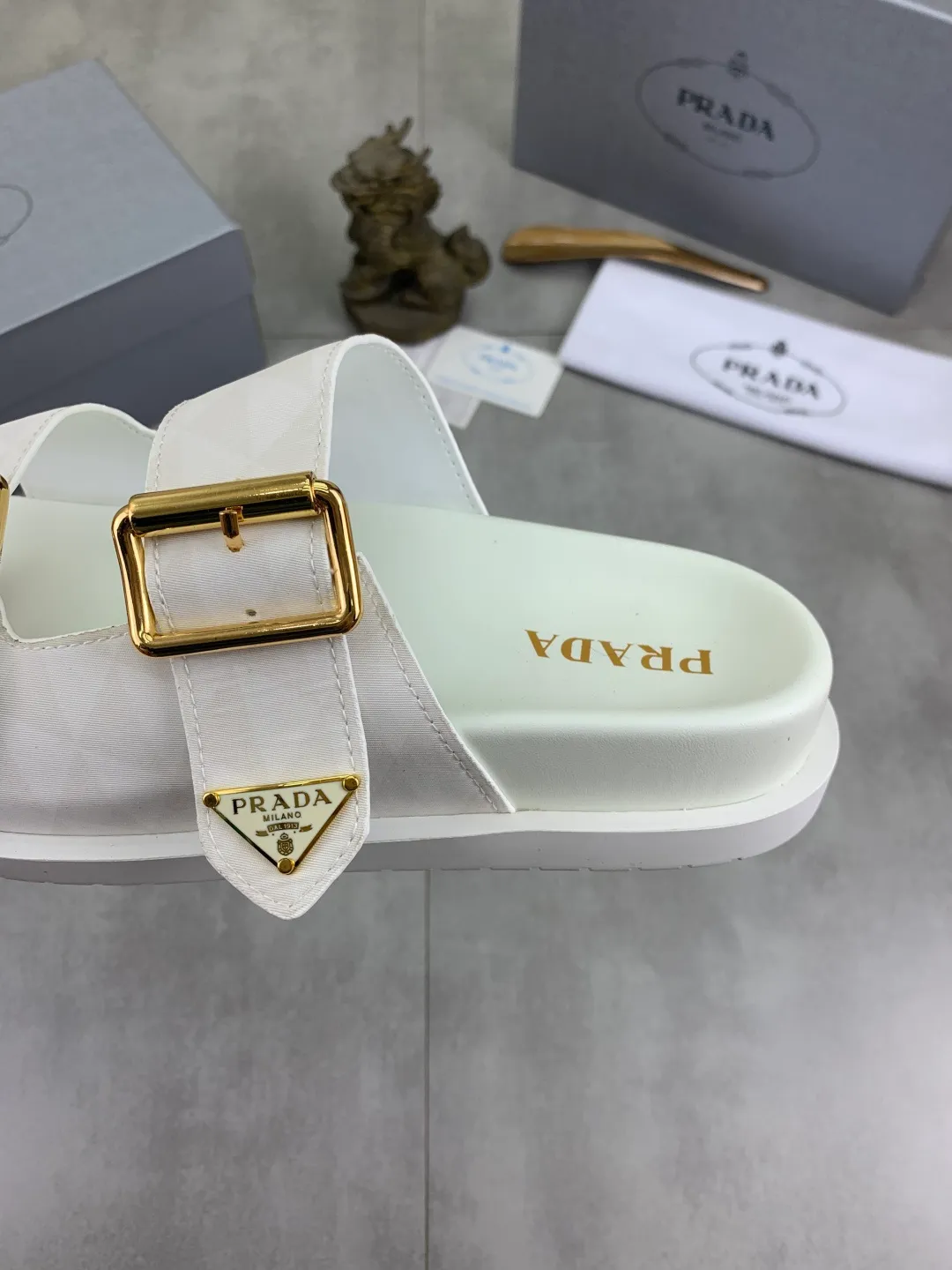 Men's shoes 💰P340💰【New style】🎁🎁🎁 PRADA Prada's new casual slippers, original official website, perfect workmanship, transmitting a kind of noble luxury, sublimating its definition of luxury in Prada's high-end extraordinary craftsmanship. Original combination outsole, code number: 38-44 (45 customized) Multiple colors 🉑️ to choose from